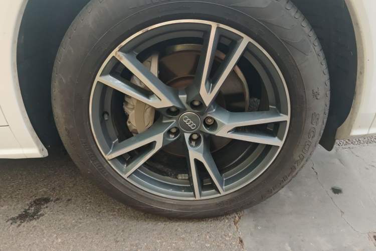 Used Audi Q5L 2020 Updated 40 TFSI Prestige Fashion Edition Right Front Wheel Hub