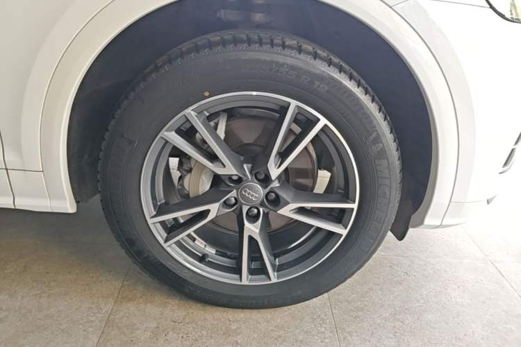 Used Audi Q5L 2020 Updated 40 TFSI Prestige Fashion Edition Right Front Wheel Hub