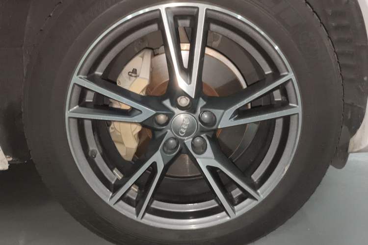Used Audi Q5L 2020 Updated 40 TFSI Prestige Fashion Edition Right Front Wheel Hub