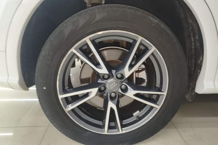 Used Audi Q5L 2020 Updated 40 TFSI Prestige Fashion Edition Right Rear Wheel Hub