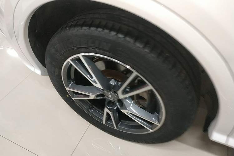 Used Audi Q5L 2020 Updated 40 TFSI Prestige Fashion Edition Right Rear Wheel Hub