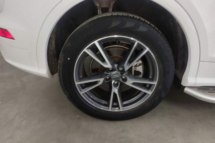 Used Audi Q5L 2020 Updated 40 TFSI Prestige Fashion Edition Right Rear Wheel Hub