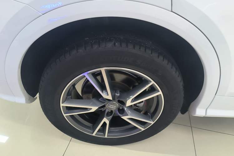 Used Audi Q5L 2020 Updated 40 TFSI Prestige Fashion Edition Right Rear Wheel Hub