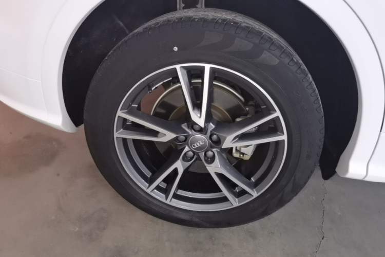 Used Audi Q5L 2020 Updated 40 TFSI Prestige Fashion Edition Right Rear Wheel Hub