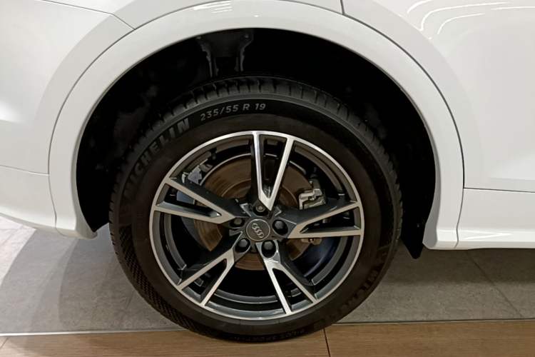 Used Audi Q5L 2020 Updated 40 TFSI Prestige Fashion Edition Right Rear Wheel Hub