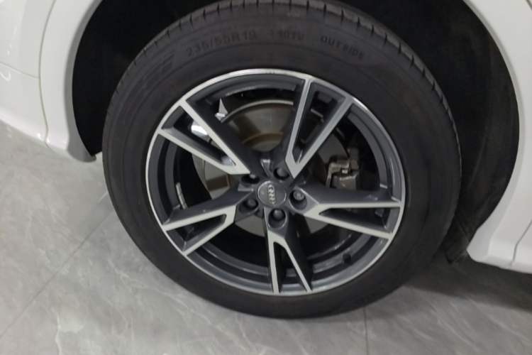 Used Audi Q5L 2020 Updated 40 TFSI Prestige Fashion Edition Right Rear Wheel Hub