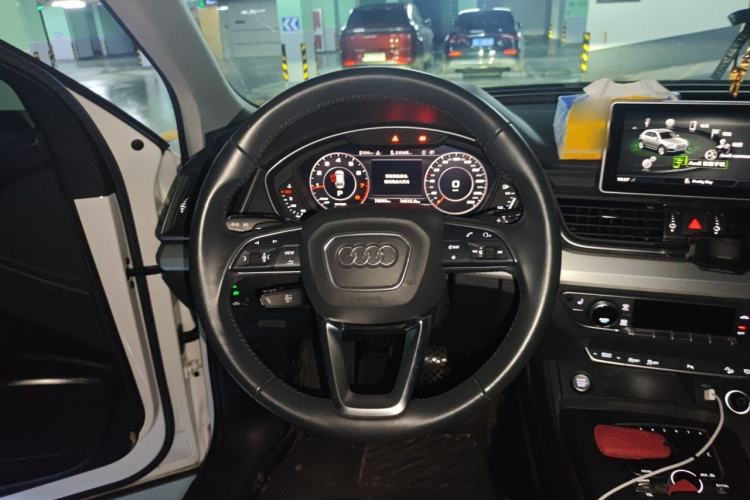 Used Audi Q5L 2020 Updated 40 TFSI Prestige Fashion Edition Steering Wheel