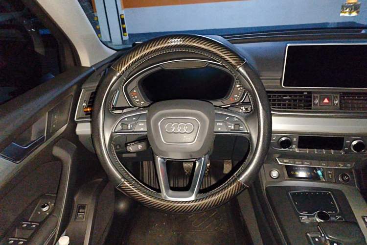 Used Audi Q5L 2020 Updated 40 TFSI Prestige Fashion Edition Steering Wheel