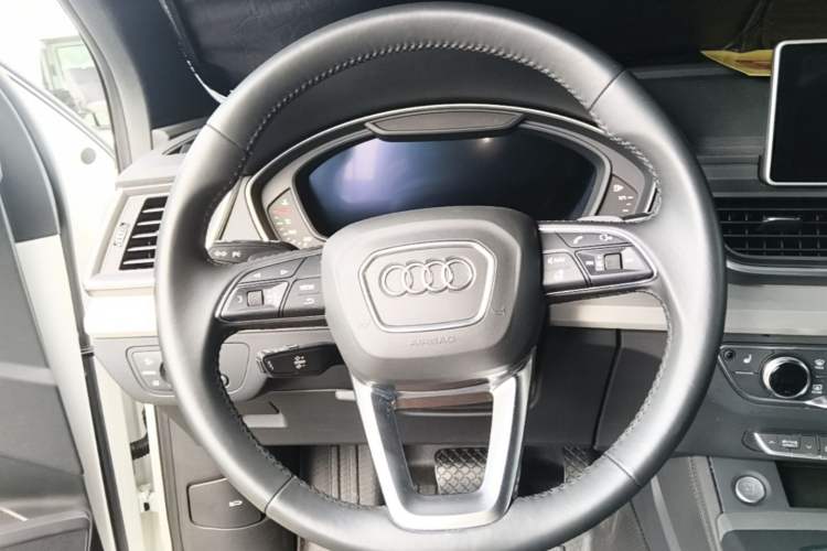 Used Audi Q5L 2020 Updated 40 TFSI Prestige Fashion Edition Steering Wheel