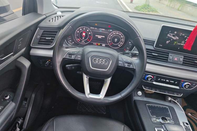 Used Audi Q5L 2020 Updated 40 TFSI Prestige Fashion Edition Steering Wheel