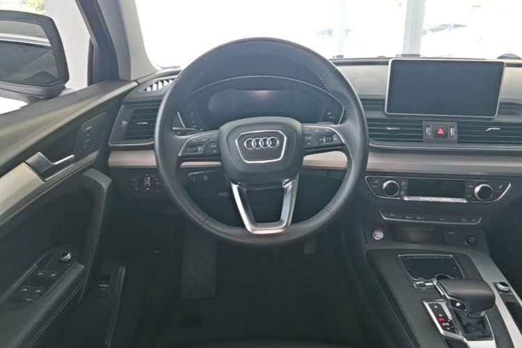 Used Audi Q5L 2020 Updated 40 TFSI Prestige Fashion Edition Steering Wheel