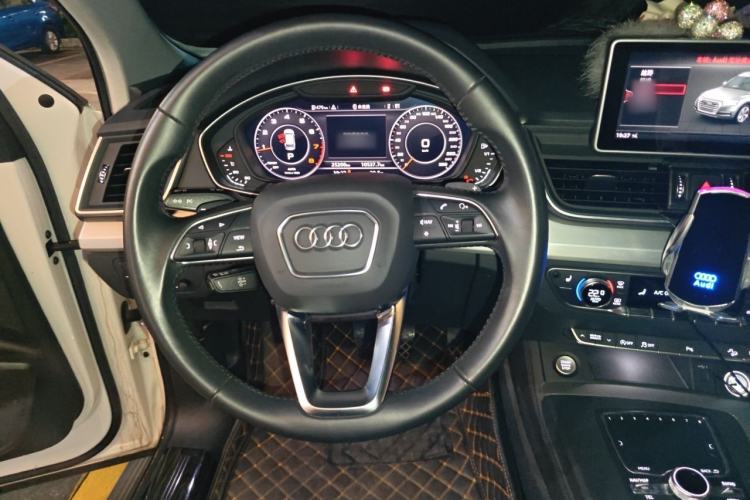 Used Audi Q5L 2020 Updated 40 TFSI Prestige Fashion Edition Steering Wheel
