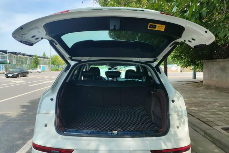 Used Audi Q5L 2020 Updated 40 TFSI Prestige Fashion Edition Trunk