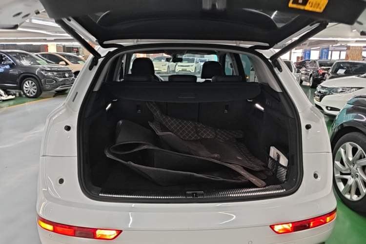 Used Audi Q5L 2020 40 TFSI Prestige Edition Trunk