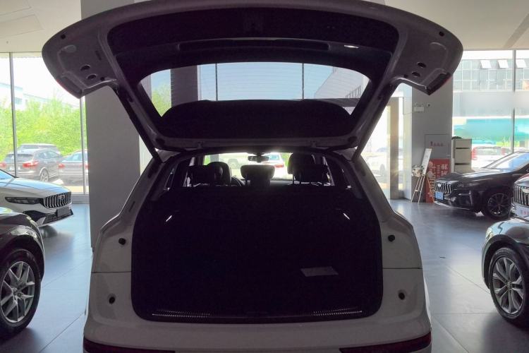 Used Audi Q5L 2020 Updated 40 TFSI Prestige Fashion Edition Trunk
