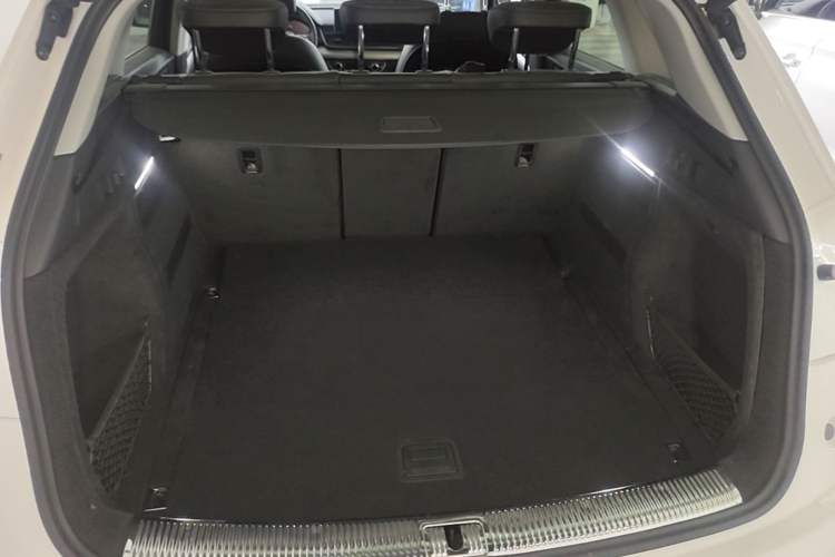 Used Audi Q5L 2020 Updated 40 TFSI Prestige Fashion Edition Trunk