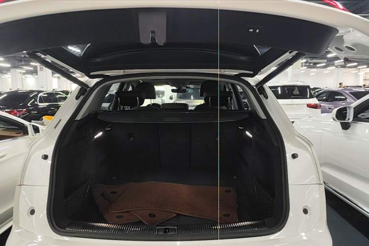 Used Audi Q5L 2020 45 TFSI Prestige Fashion Model Trunk