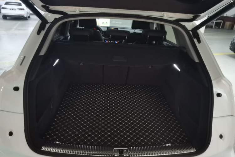 Used Audi Q5L 2020 Updated 40 TFSI Prestige Fashion Edition Trunk