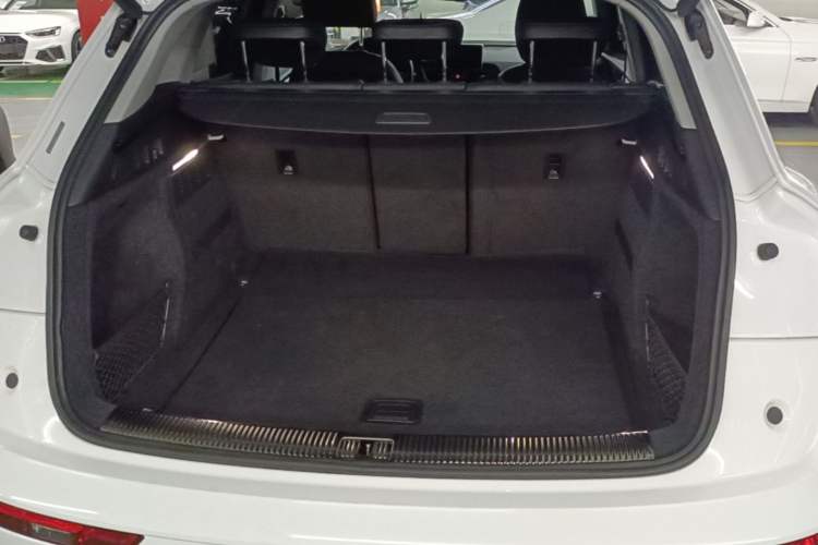 Used Audi Q5L 2020 Updated 40 TFSI Prestige Fashion Edition Trunk