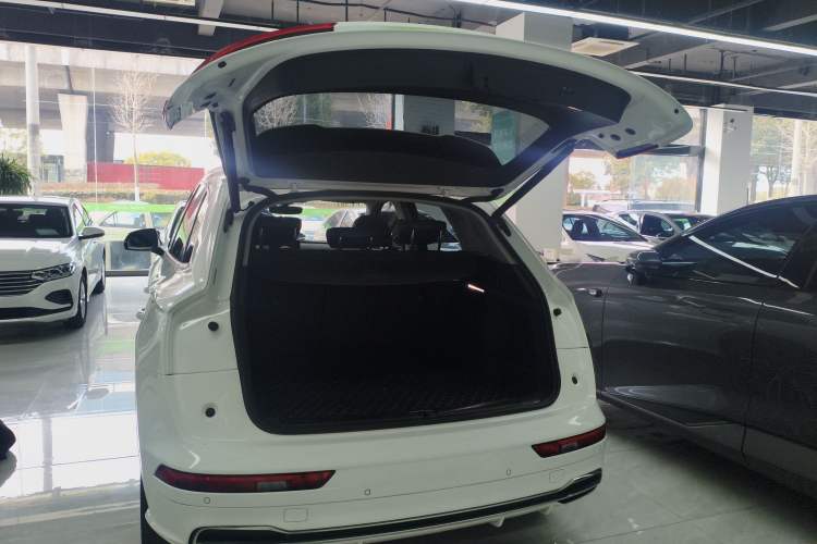 Used Audi Q5L 2020 Updated 40 TFSI Prestige Fashion Edition Trunk