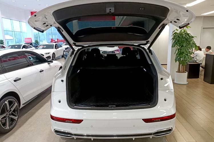 Used Audi Q5L 2020 Updated 40 TFSI Prestige Fashion Edition Trunk