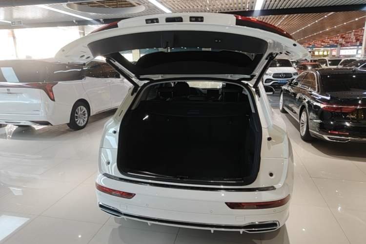 Used Audi Q5L 2020 Updated 40 TFSI Prestige Fashion Edition Trunk