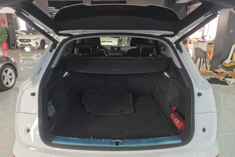 Used Audi Q5L 2020 Updated 40 TFSI Prestige Fashion Edition Trunk