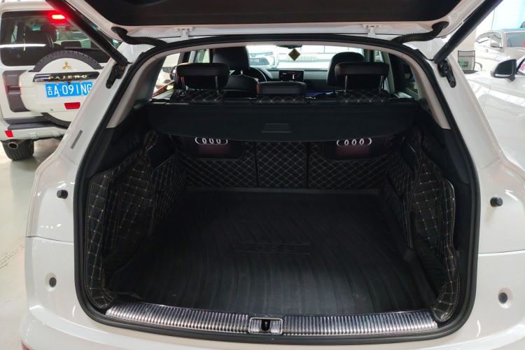 Used Audi Q5L 2020 Updated 40 TFSI Prestige Fashion Edition Trunk