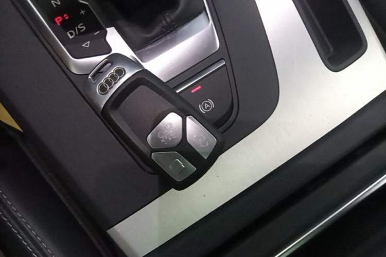Used Audi Q5L 2020 Updated 40 TFSI Prestige Fashion Edition Vehicle Key