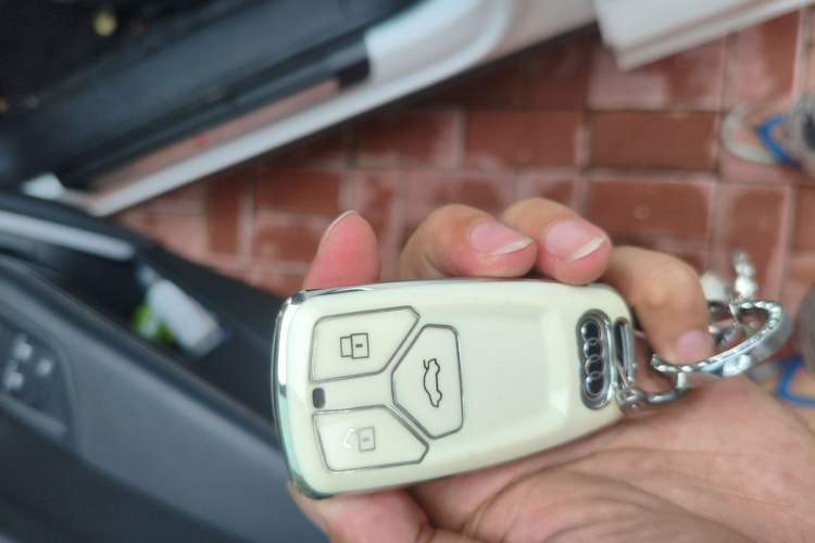 Used Audi Q5L 2020 Updated 40 TFSI Prestige Fashion Edition Vehicle Key