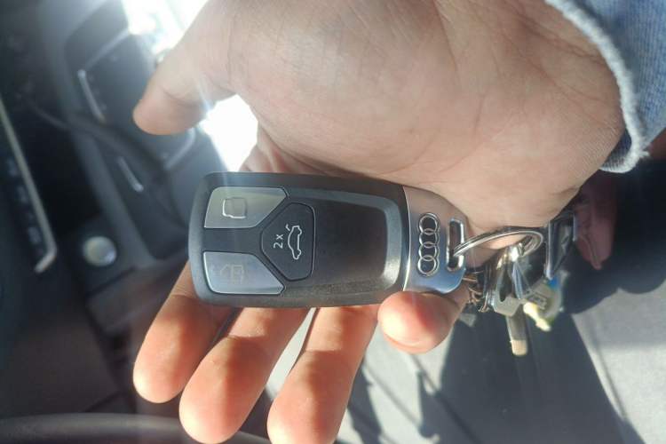 Used Audi Q5L 2020 Updated 40 TFSI Prestige Fashion Edition Vehicle Key