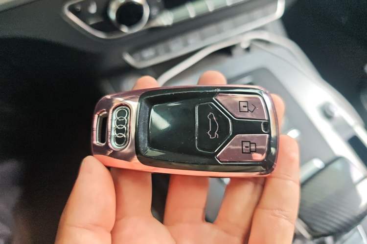Used Audi Q5L 2020 Updated 40 TFSI Prestige Fashion Edition Vehicle Key