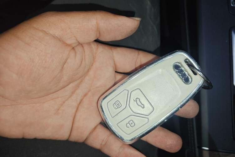Used Audi Q5L 2020 45 TFSI Prestige Elegant Edition Vehicle Key