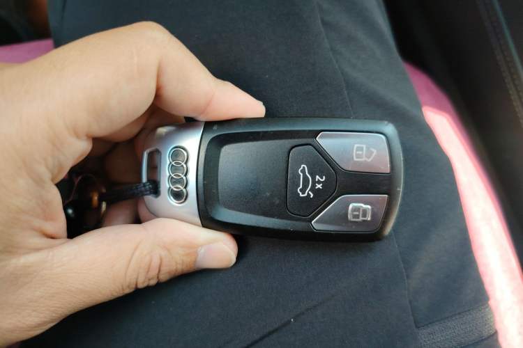 Used Audi Q5L 2020 Updated 40 TFSI Prestige Fashion Edition Vehicle Key