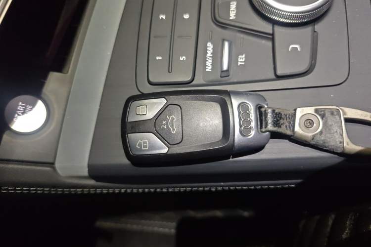 Used Audi Q5L 2020 40 TFSI Prestige Edition Vehicle Key