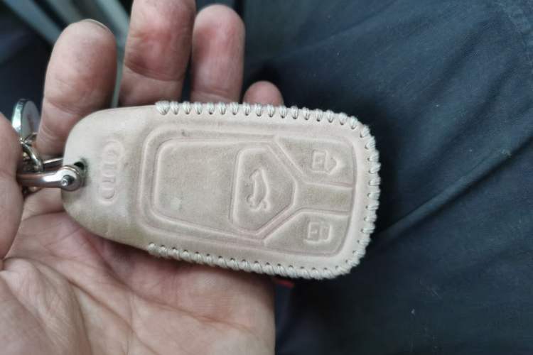 Used Audi Q5L  Vehicle Key