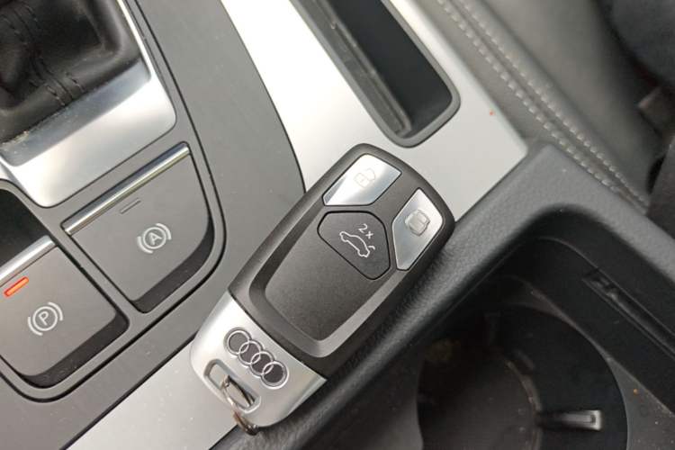 Used Audi Q5L 2020 Updated 40 TFSI Prestige Fashion Edition Vehicle Key