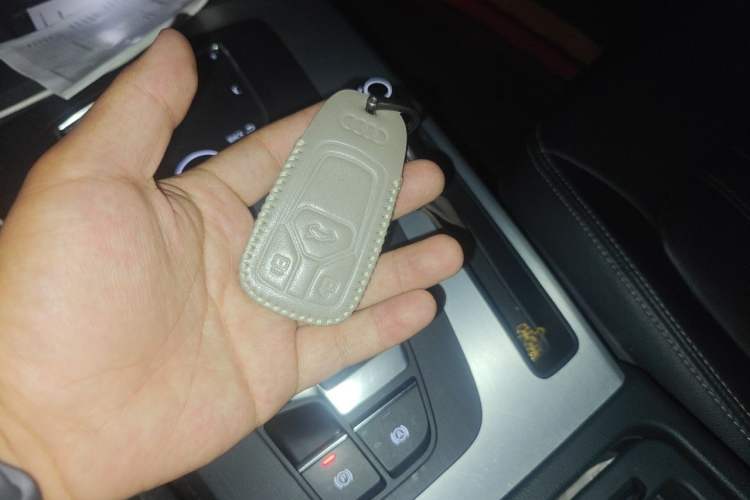 Used Audi Q5L 2020 Updated 40 TFSI Prestige Fashion Edition Vehicle Key