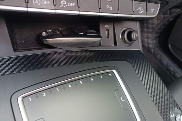 Used Audi Q5L 2020 Updated 40 TFSI Prestige Fashion Edition Vehicle Key