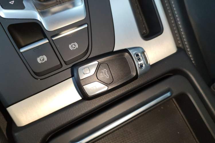 Used Audi Q5L 2020 Updated 40 TFSI Prestige Fashion Edition Vehicle Key