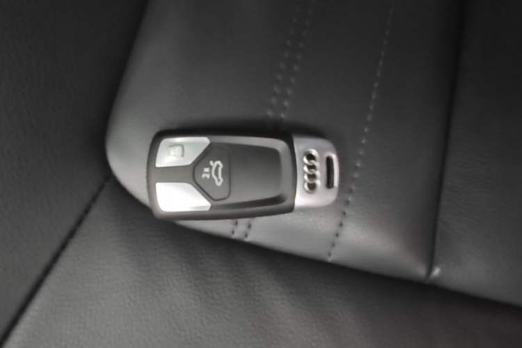Used Audi Q5L 2020 Updated 40 TFSI Prestige Fashion Edition Vehicle Key