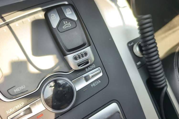 Used Audi Q5L 2020 Updated 40 TFSI Prestige Fashion Edition Vehicle Key
