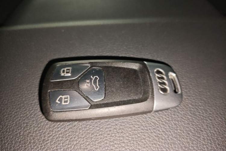 Used Audi Q5L 2020 Updated 40 TFSI Prestige Fashion Edition Vehicle Key