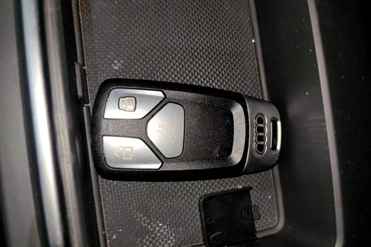 Used Audi Q5L 2020 40 TFSI Prestige Fashion Edition Vehicle Key