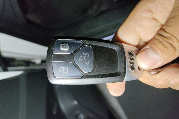 Used Audi Q5L 2020 Updated 40 TFSI Prestige Fashion Edition Vehicle Key