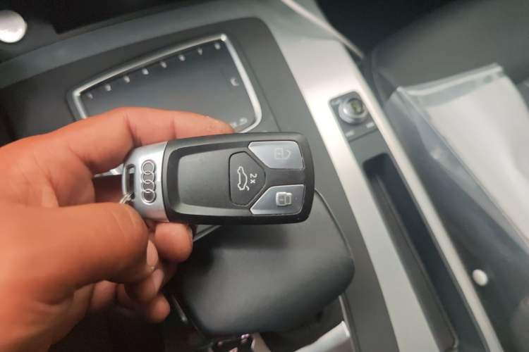 Used Audi Q5L 2020 Updated 40 TFSI Prestige Fashion Edition Vehicle Key