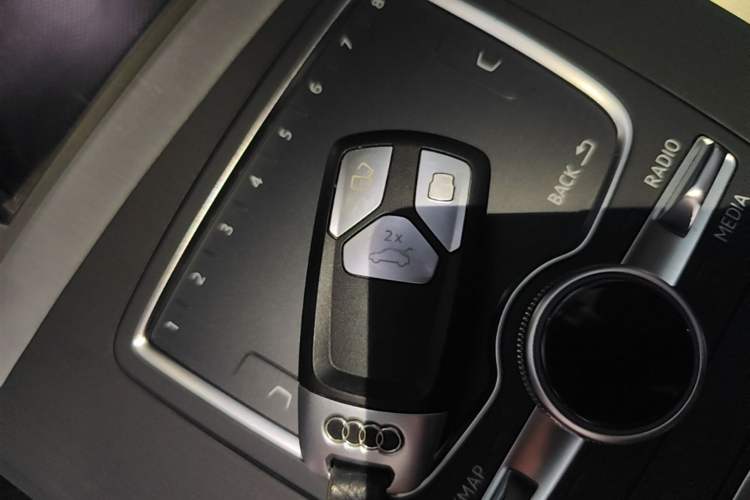 Used Audi Q5L 2020 40 TFSI Prestige Fashion Edition Vehicle Key