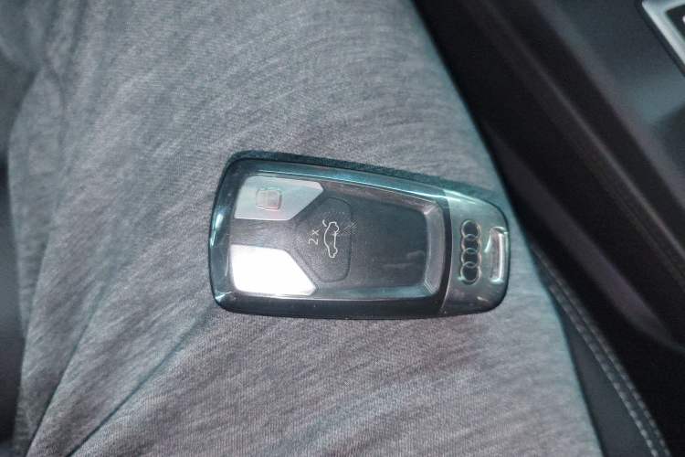 Used Audi Q5L 2020 Updated 40 TFSI Prestige Fashion Edition Vehicle Key