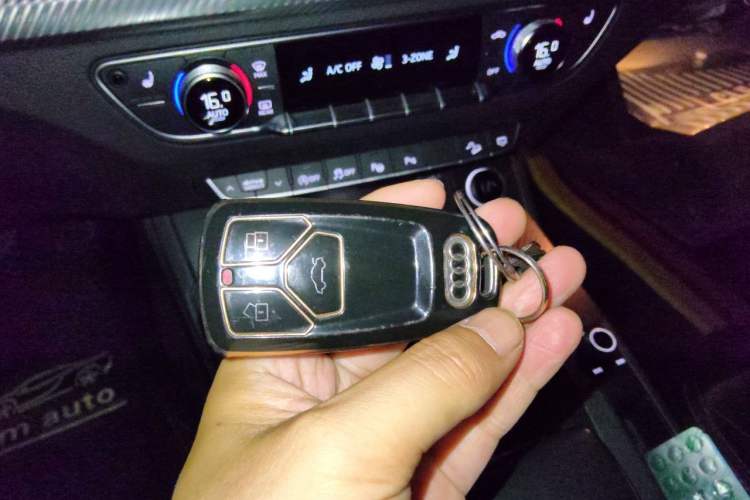 Used Audi Q5L 2020 45 TFSI Prestige Fashion Model Vehicle Key