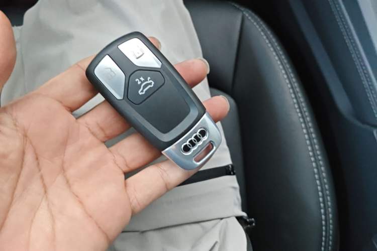 Used Audi Q5L 2020 Updated 40 TFSI Prestige Fashion Edition Vehicle Key